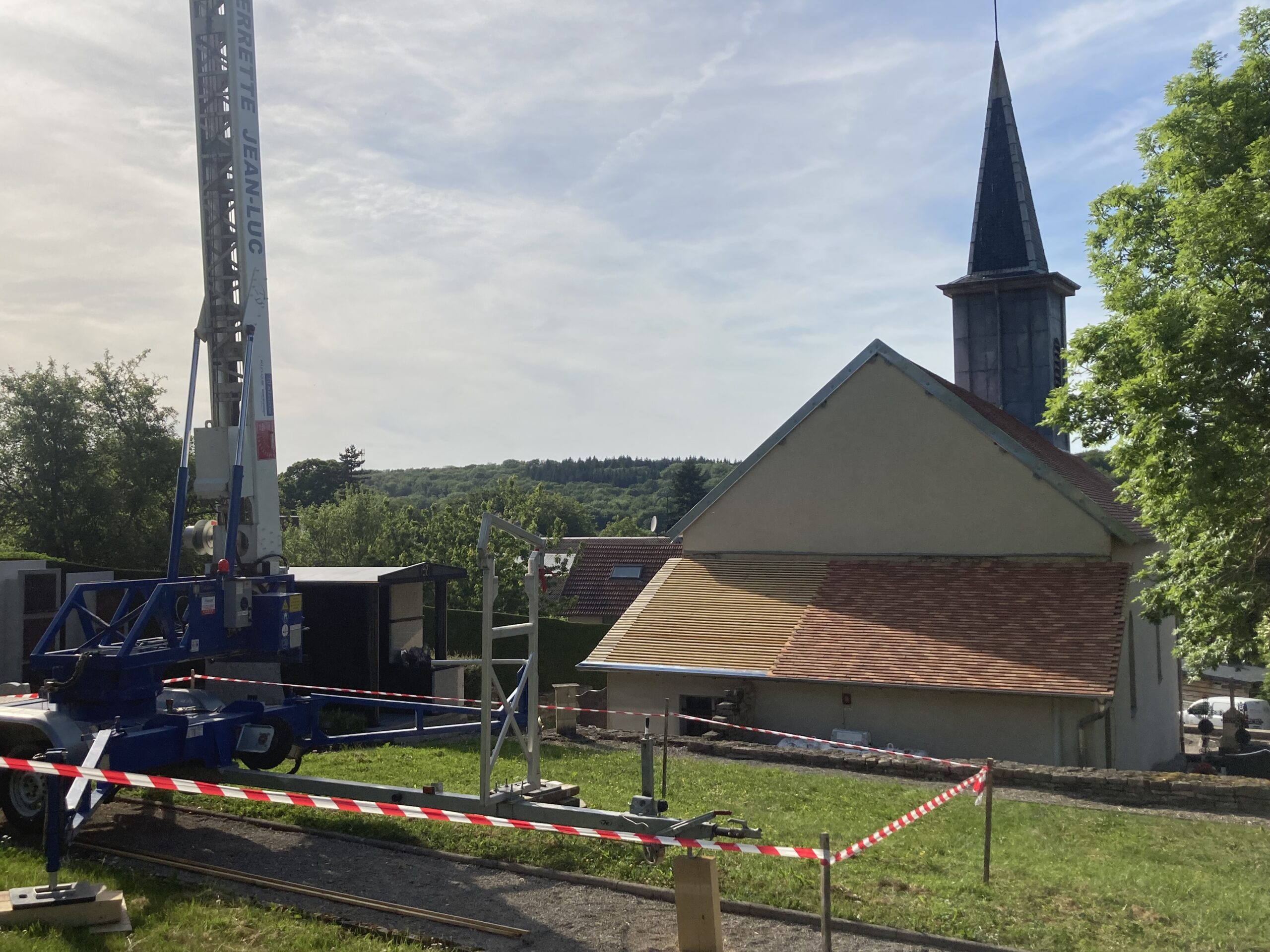 La toiture de la sacristie refaite